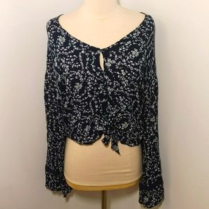 ✔️NWT Blue Crop Front Tie Top Large